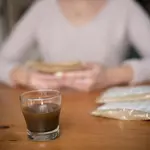 Disc_woman_chest_drinking_middle